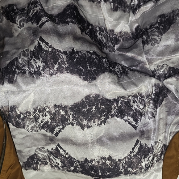 Volcom true to this vest - Picture 6 of 8